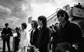 The Doors: O estilo próprio de uma banda de rock é pela primeira vez adjetivado de “gótico” por jornalista cultural
